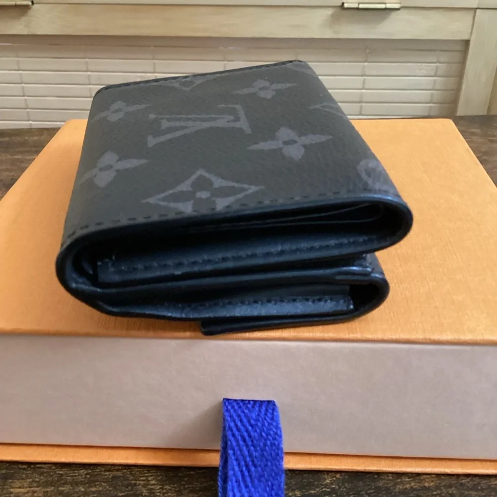 LV Discovery compact wallet Eclipse monogram tri fold